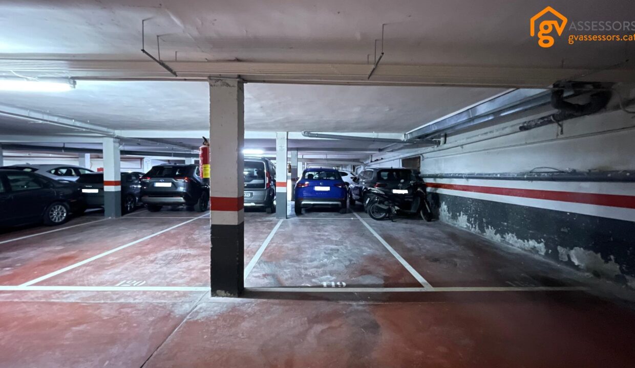 PLAZA DE PARKING PARA COCHE MEDIANO-GRANDE_1