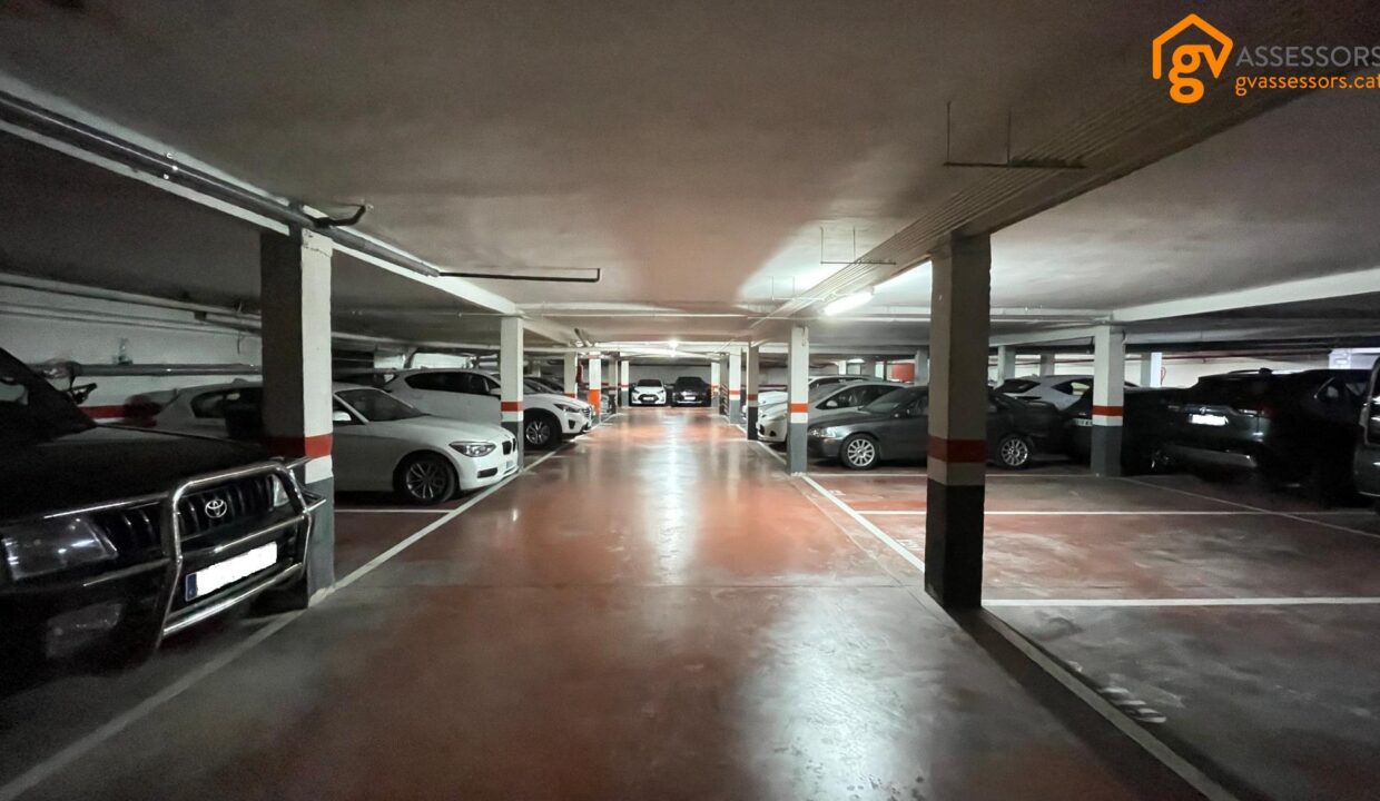 PLAZA DE PARKING PARA COCHE MEDIANO-GRANDE_4