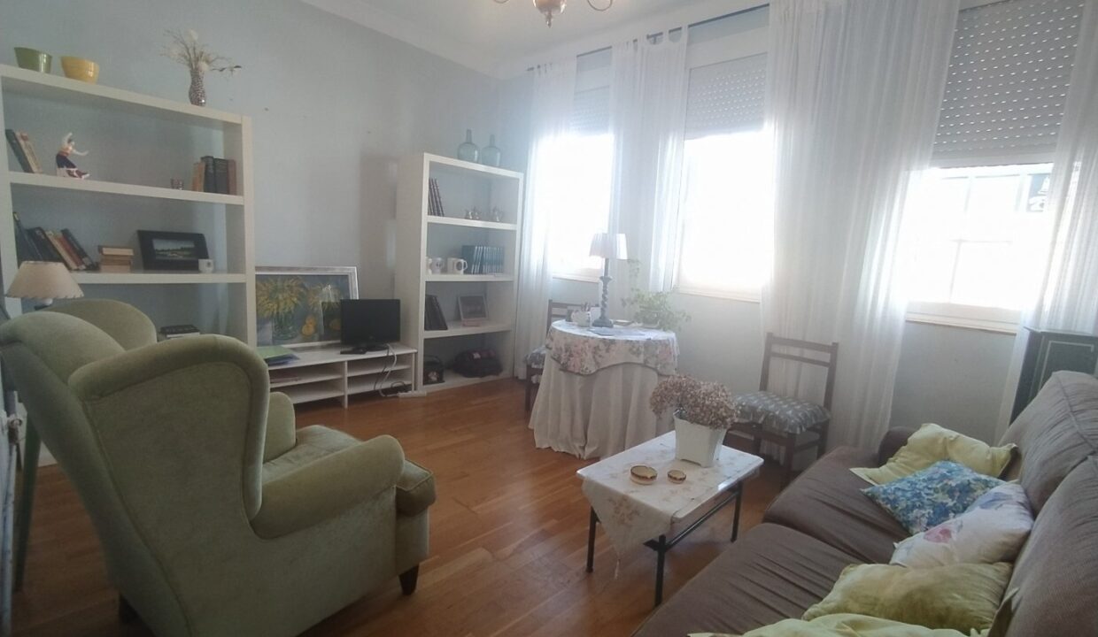 SE VENDE PISO CON JARDÍN EN MUGARDOS_1