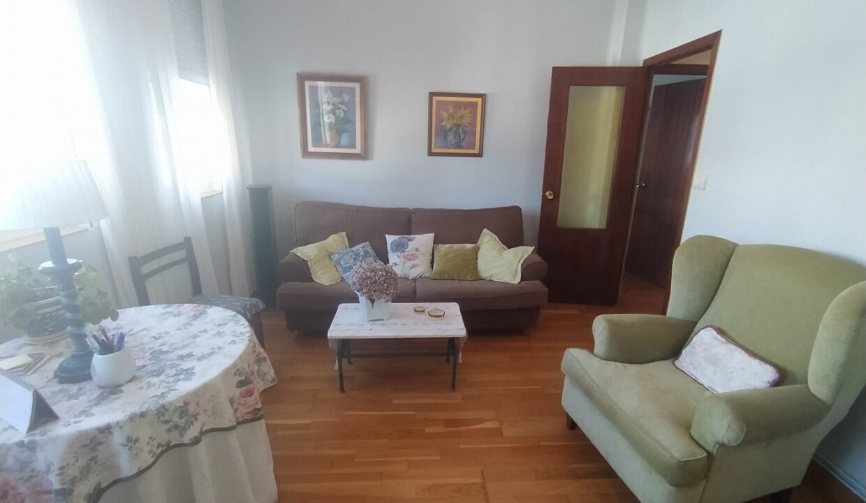 SE VENDE PISO CON JARDÍN EN MUGARDOS_3