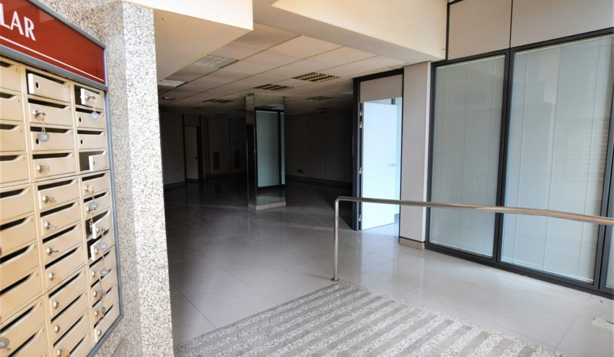 Alquiler local comercial en calle Felipe II