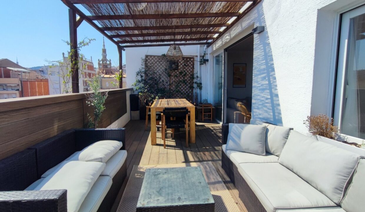 Atico  Duplex con terraza a nivel del salon