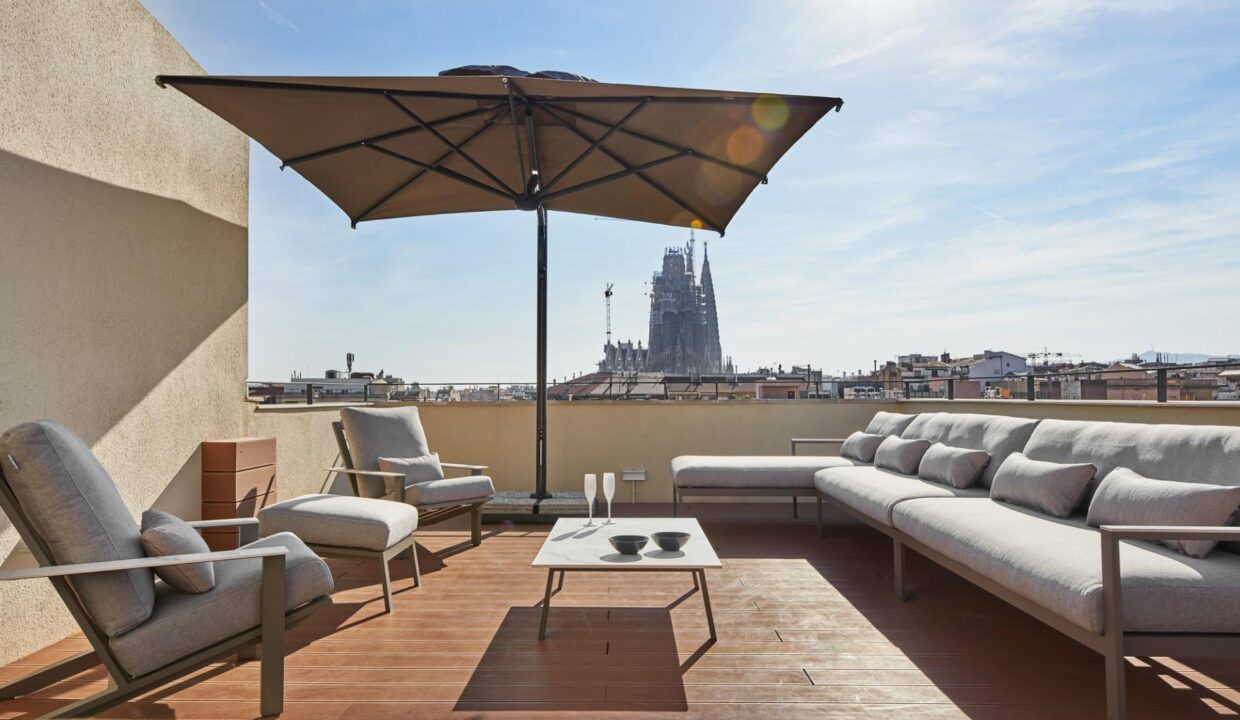 Ático de lujo con terraza y vistas exclusivas a la Sagrada Familia_1