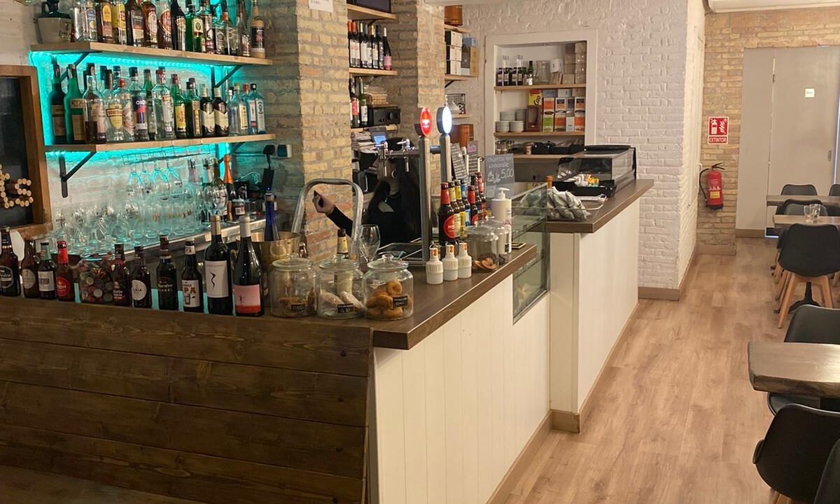 BAR EN TRASPASO CON LICENCIA C1 + TERRAZA_1