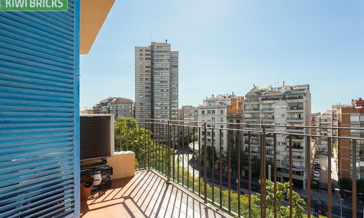 Descubre la comodidad y el encanto de este luminoso apartamento en la 6ª planta con ascensor._4