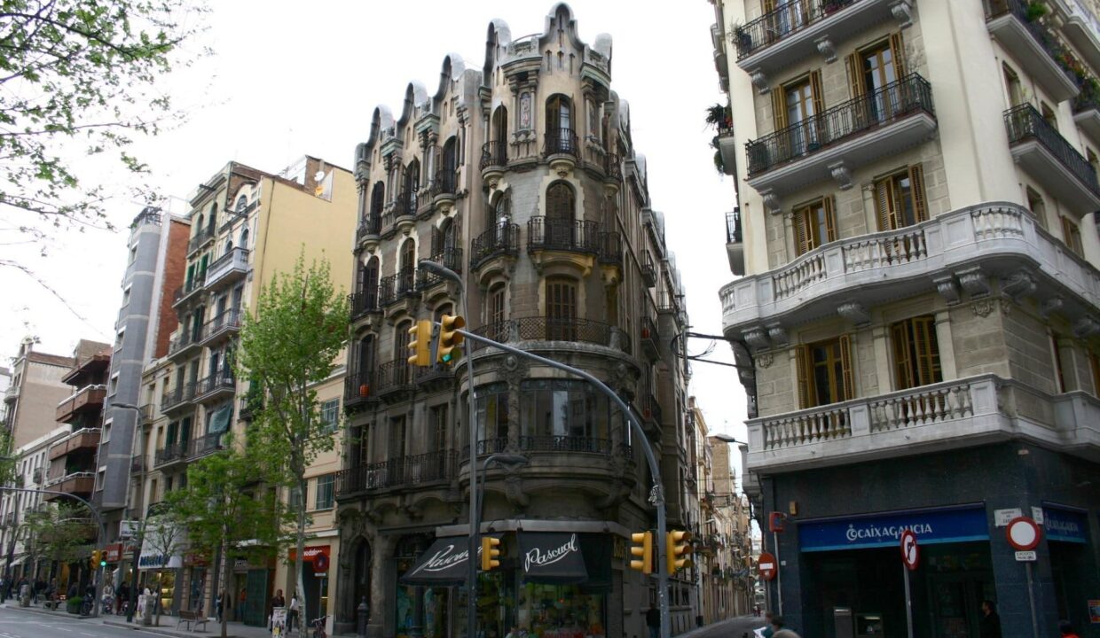 EDIFICIO EN VENTA PARA RENTABILIDAD CERCA DE PLAZA ESPAÑA_2