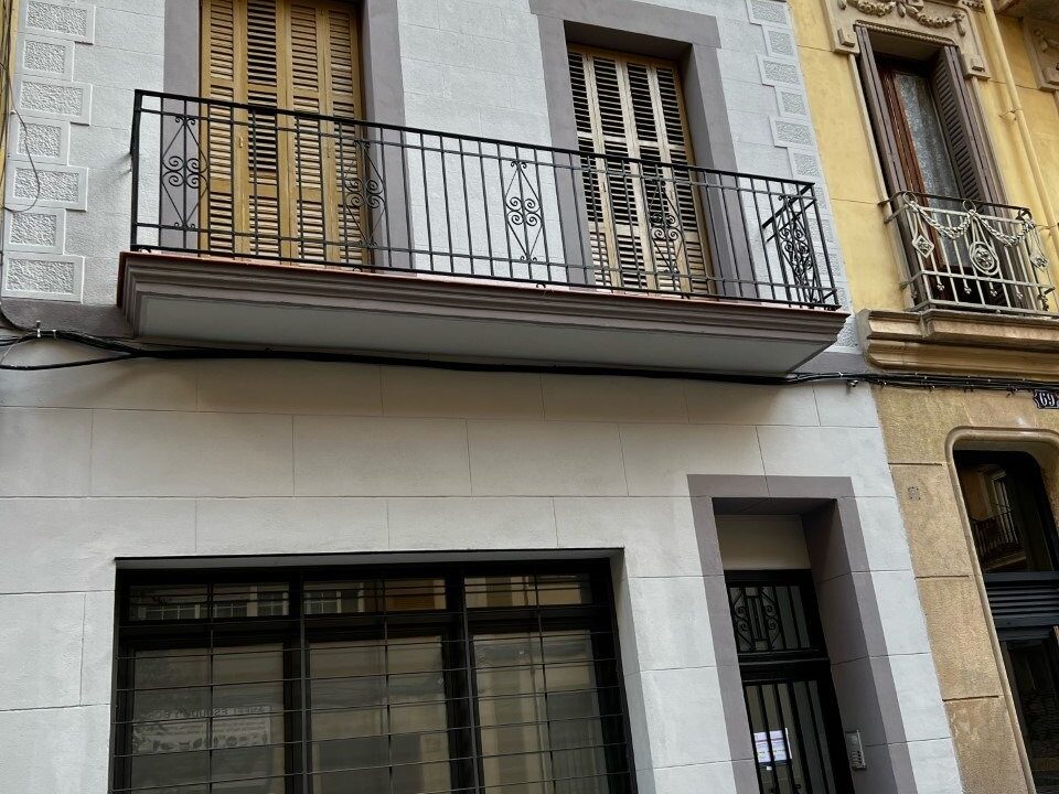 Edificio totalmente rehabilitado en Poble Sec en 2022 !! Por encima del 5% de rentabilidad!_2