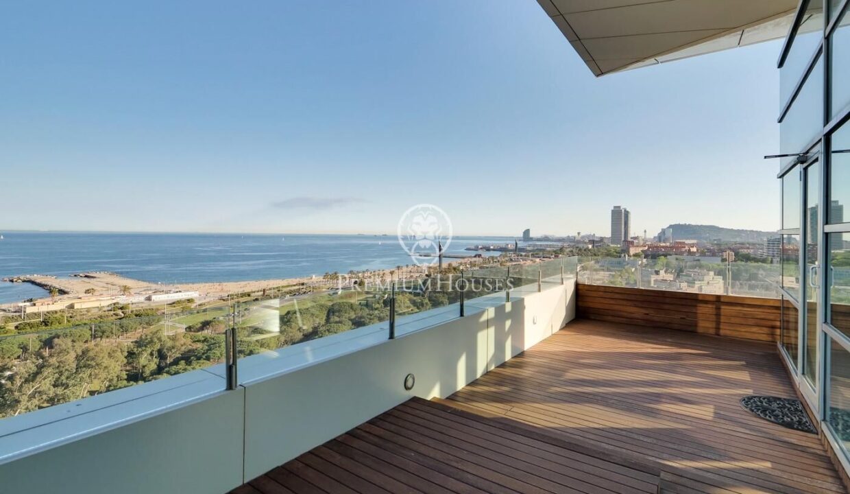 Espectacular ático con terraza y con panorámicas vistas al mar y a Barcelona_4