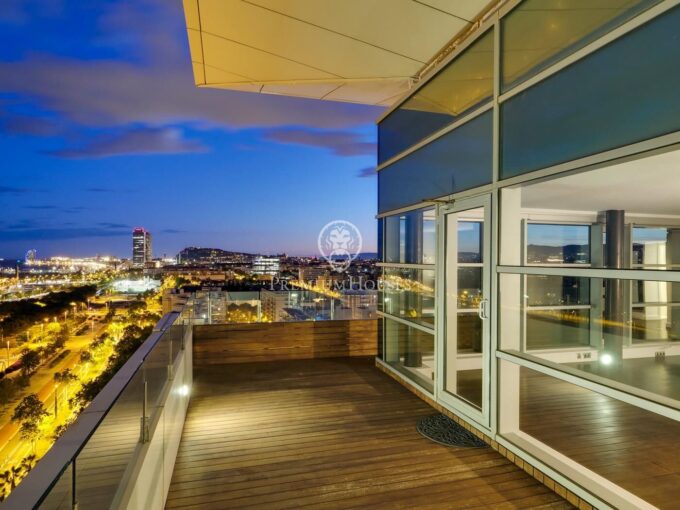 Espectacular ático con terraza y con panorámicas vistas al mar y a Barcelona_1