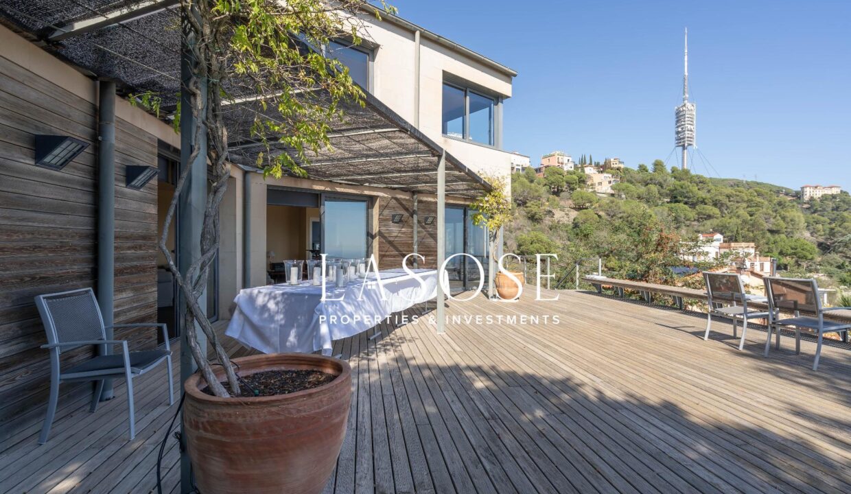 Espectacular casa unifamiliar de diseño con impresionantes vistas a Barcelona y una soleada terraza_2