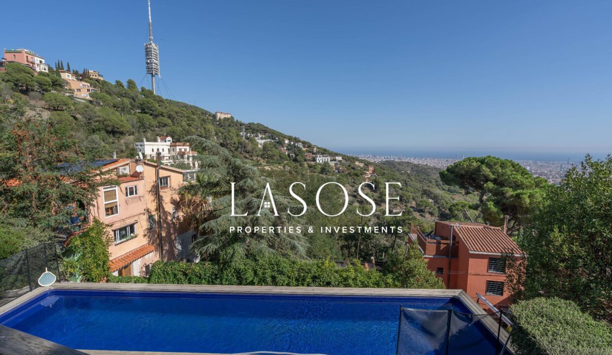 Espectacular casa unifamiliar de diseño con impresionantes vistas a Barcelona y una soleada terraza_1