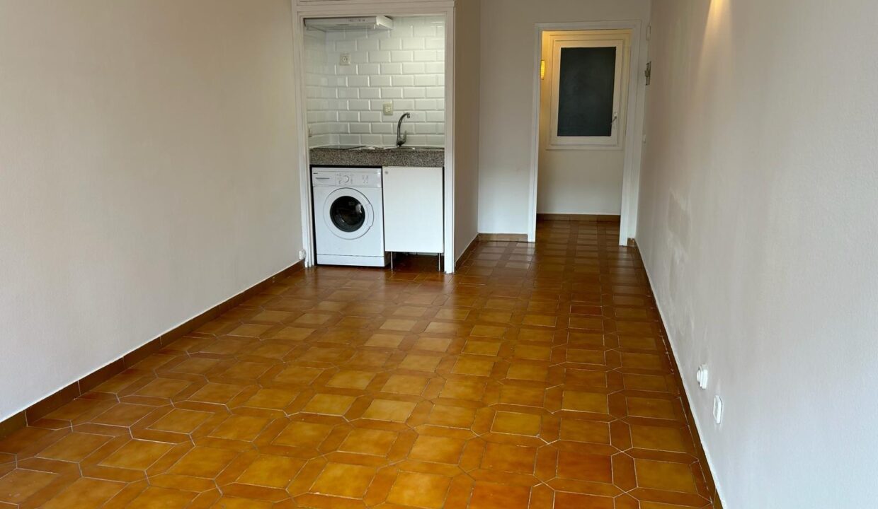 Estudio con cédula de habitabilidad de un solo ambiente de 30 m² en pleno barrio de Gracia._2