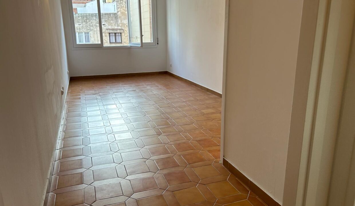 Estudio con cédula de habitabilidad de un solo ambiente de 30 m² en pleno barrio de Gracia._1