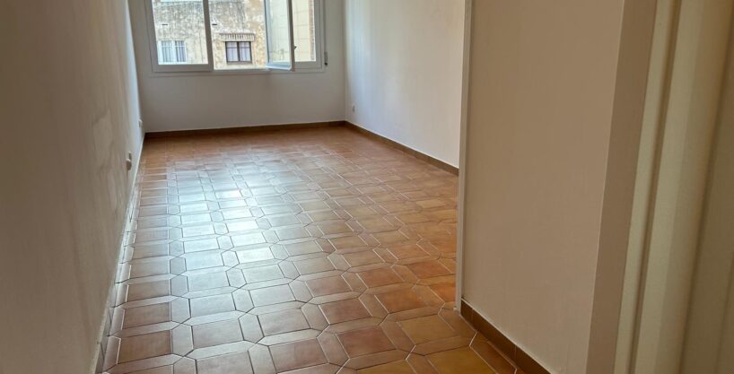 Estudio con cédula de habitabilidad de un solo ambiente de 30 m² en pleno barrio de Gracia._1