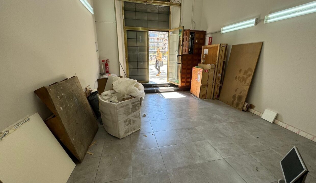 GRAN OPORTUNIDAD CONJUNTO DE 6 LOCALES EN VENTA EN RENTABILIDAD  EN CENTRO DE BARCELONA_4