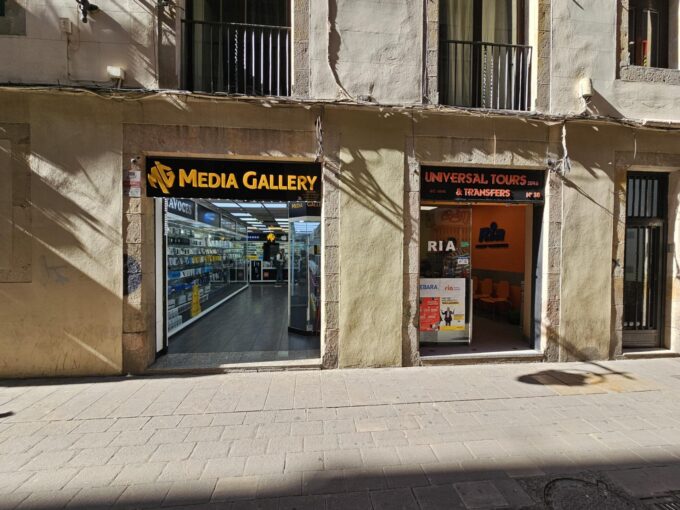 GRAN OPORTUNIDAD LOCAL COMERCIAL EN VENTA EN RENTABILIDAD DE 176m2 EN EL RAVAL