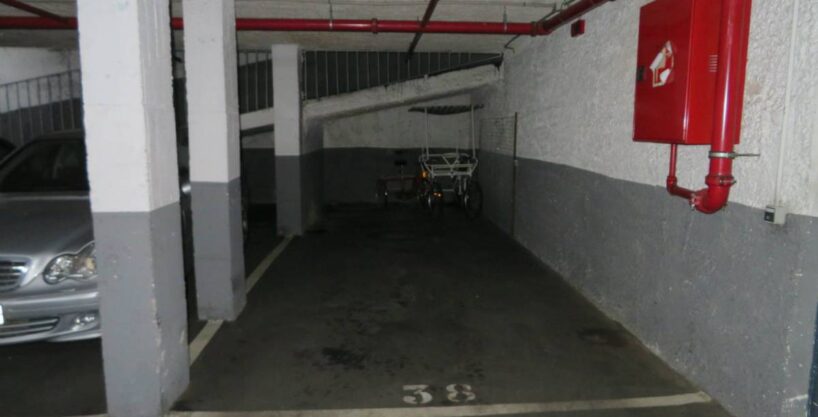 GRAN PLAZA DE PARKING EN LA CALLE PEDRERES_1