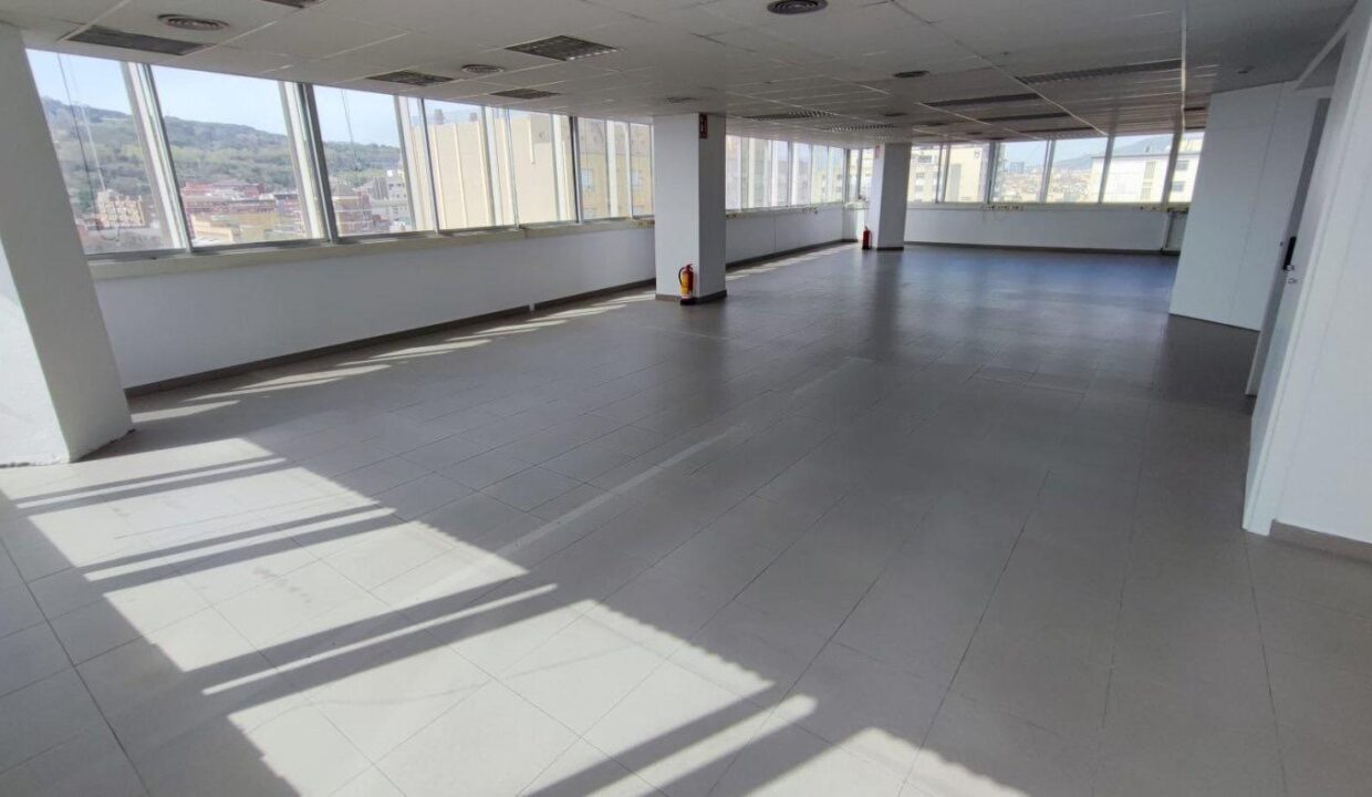 Gran Oficina de 250m2 en Edificio Colón._1