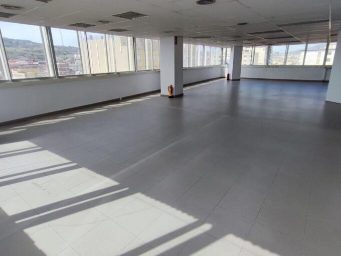 Gran Oficina de 250m2 en Edificio Colón._1