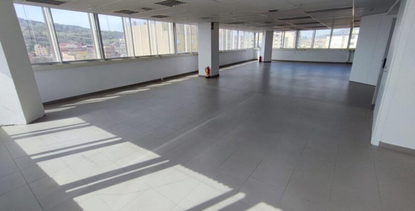 Gran Oficina de 250m2 en Edificio Colón._1