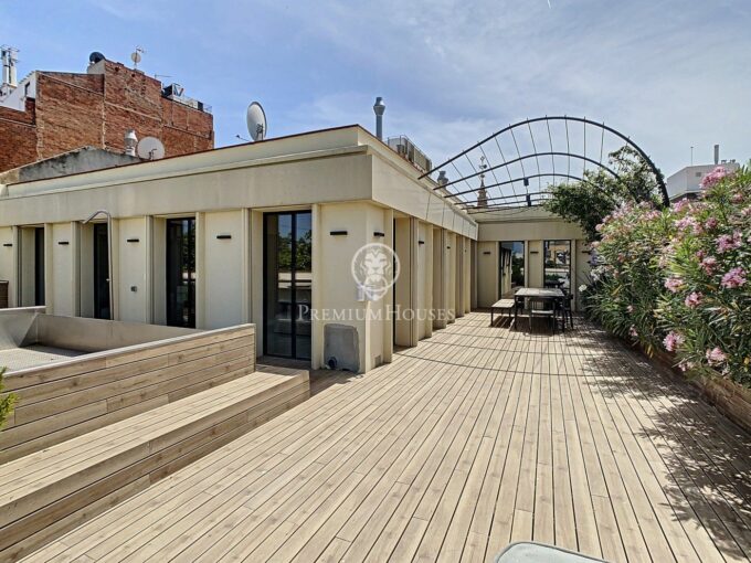 Impecable ático con piscina en venta en el centro de Barcelona_1