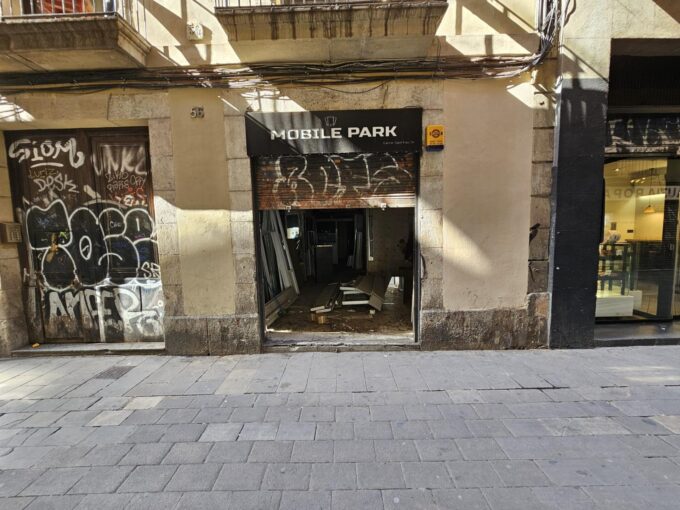 LOCAL COMERCIAL EN VENTA EN RENTABILIDAD  EN EL RAVAL