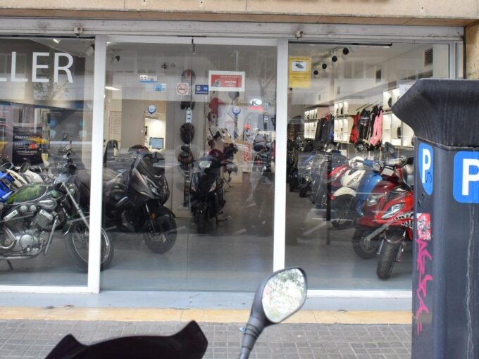 Local comercial en venta en Avenida Madrid_1