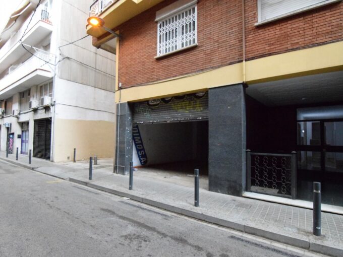 Local comercial en venta en calle Violant d'Hongria Reina d'Aragó - Barcelona_1