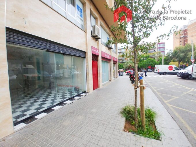 Local comercial junto al Mercado de Les Corts._1