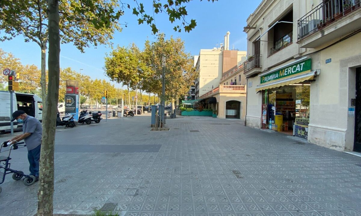 Local diafano en acera "Prime" Passeig Joan de Borbó_1