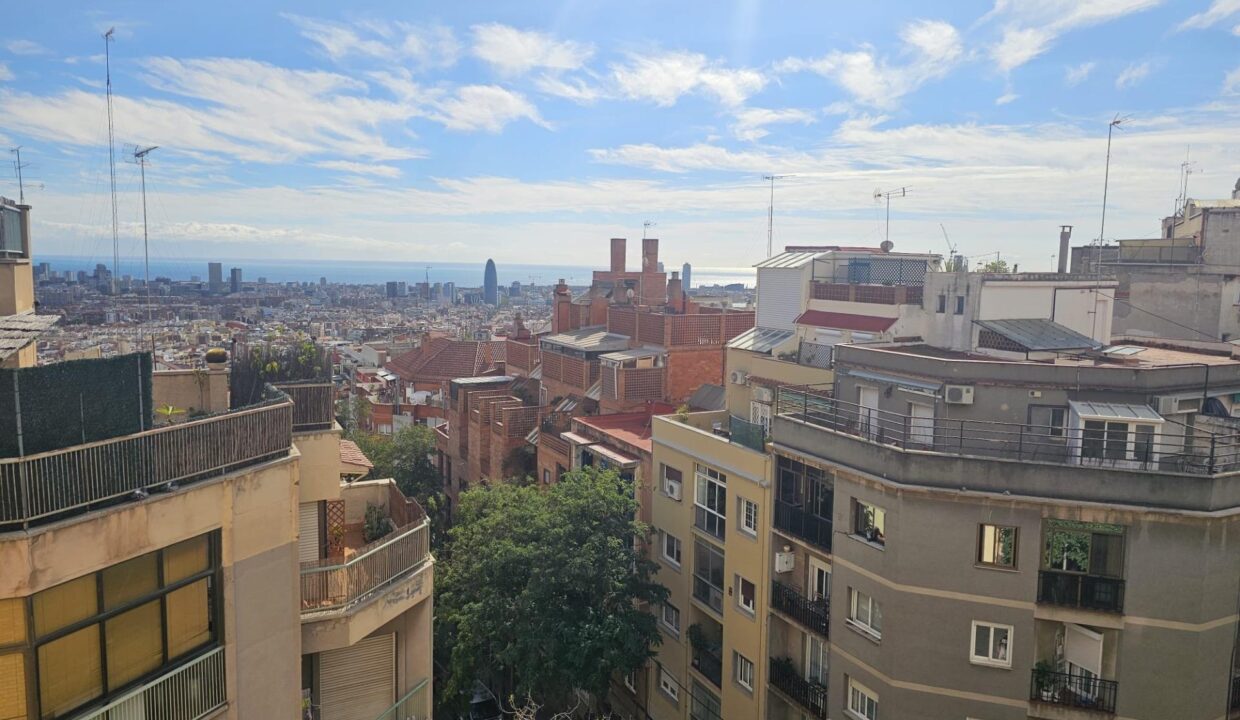 Luminoso apartamento con 3 habitaciones en las alturas de Barcelona – Carrer Génova_2