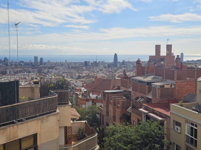 Luminoso apartamento con 3 habitaciones en las alturas de Barcelona – Carrer Génova_1