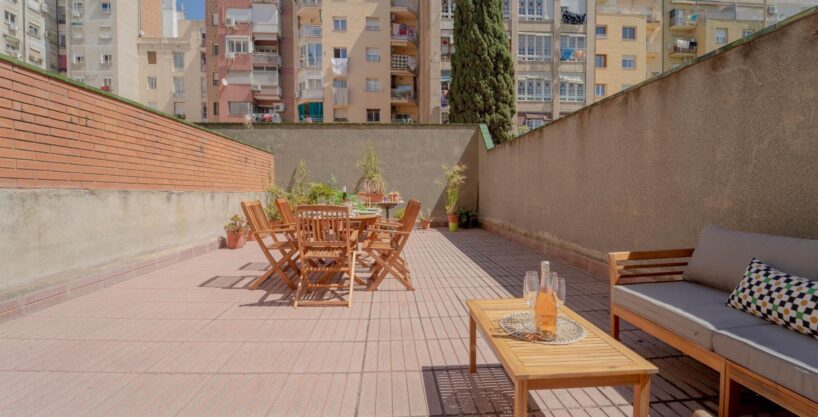 MAGNÍFICO PISO CON TERRAZA Y 5 HABITACIONES_1