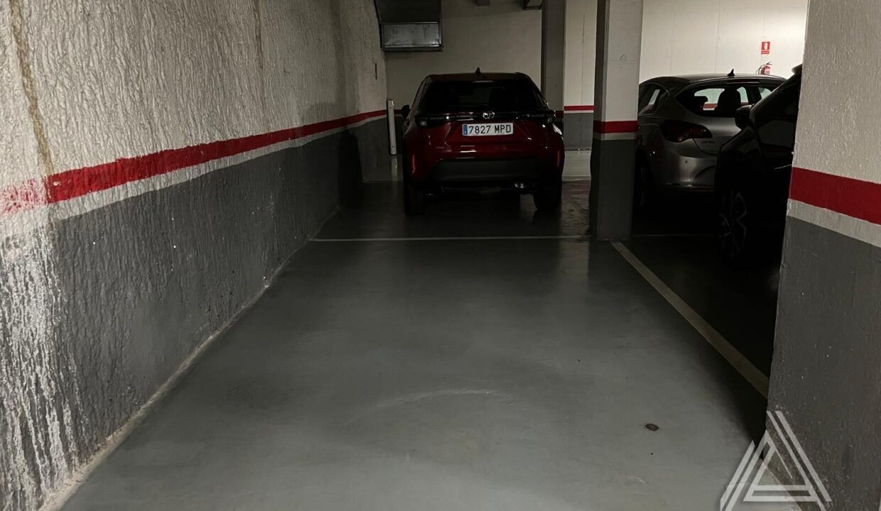 Magnífica plaza de parking en c/Osí (Sarriá) junto a Vives i Tutó_5