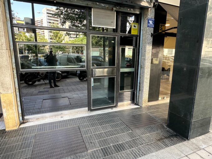 Magnífico local al lado de la Illa Diagonal - Av. Sarrià_1