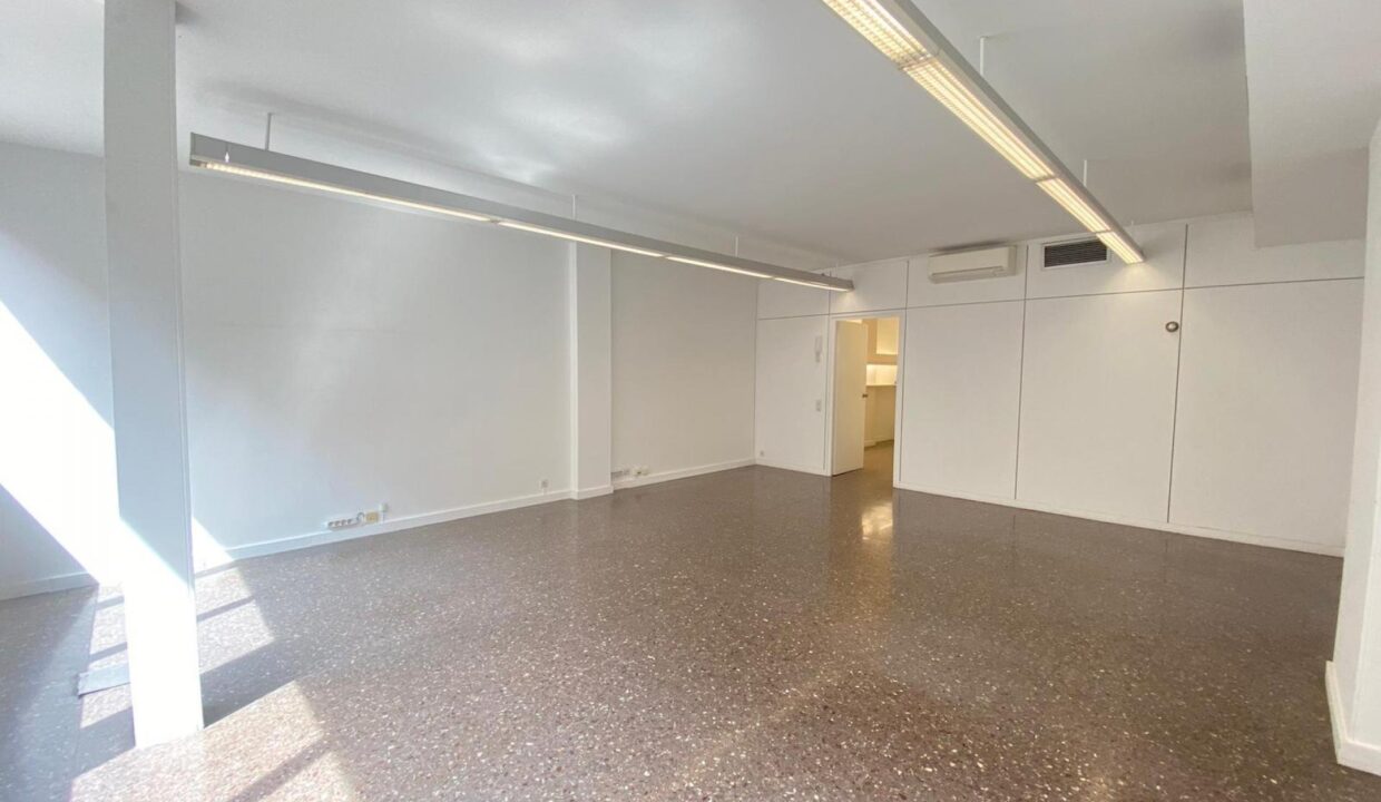 Oficina en venta de 87 m2 en alquiler en calle Muntaner con Consejo de Ciento._3