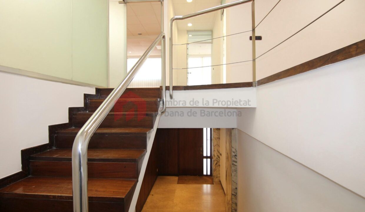 Oficinas 440m2 ideal para academia con entrada independiente a la de la comunidad de vecinos._2