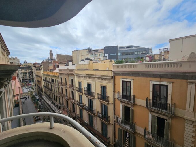 PISO EN VENTA AL LADO DE PLAÇA URQUINAONA  EN PLENO CENTRO DE BARCELONA_1