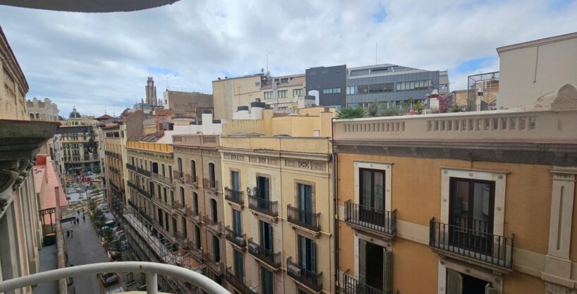 PISO EN VENTA AL LADO DE PLAÇA URQUINAONA  EN PLENO CENTRO DE BARCELONA_1