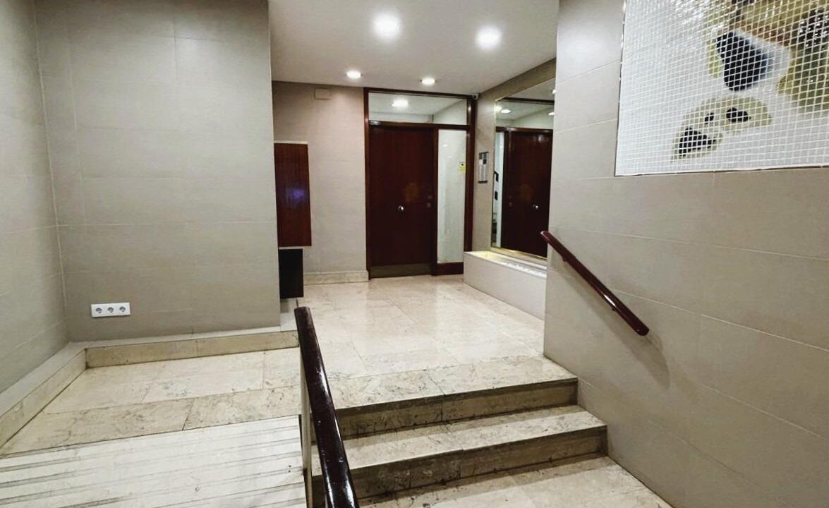 PISO EN VENTA CON INQUILINO EN LA NOVA ESQUERRA DE LA EIXAMPLE_1