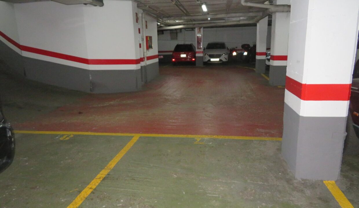 PISO PARA COCHE MEDIANO EN BARRIO SANT ANTONI_3