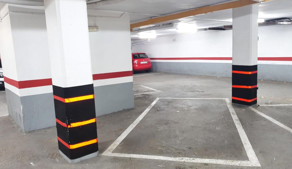 PLAZA DE PARKING EN ALQUILER PARA COCHE MEDIANO EN LA AVENIDA MISTRAL_2