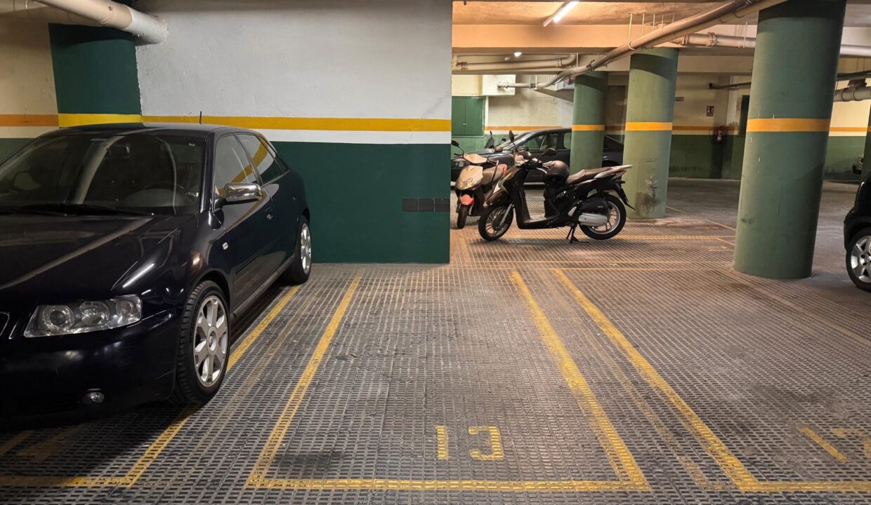 PLAZA DE PARKING EN ALQUILER PARA COCHE PEQUEÑO EN LA CALLE ENTENÇA_2