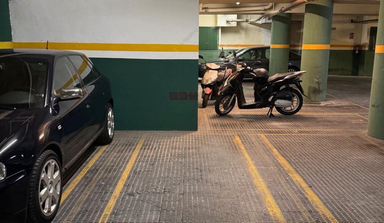 PLAZA DE PARKING EN ALQUILER PARA COCHE PEQUEÑO EN LA CALLE ENTENÇA_1