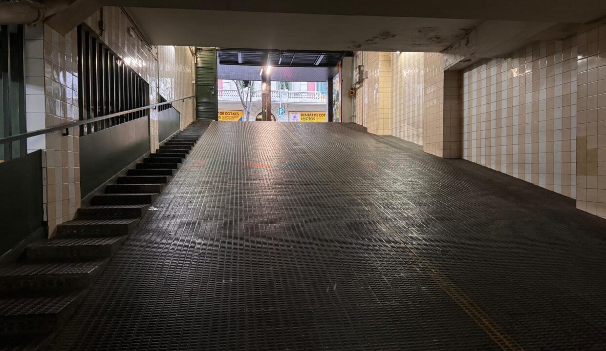 PLAZA DE PARKING EN ALQUILER PARA COCHE PEQUEÑO EN LA CALLE ENTENÇA_3