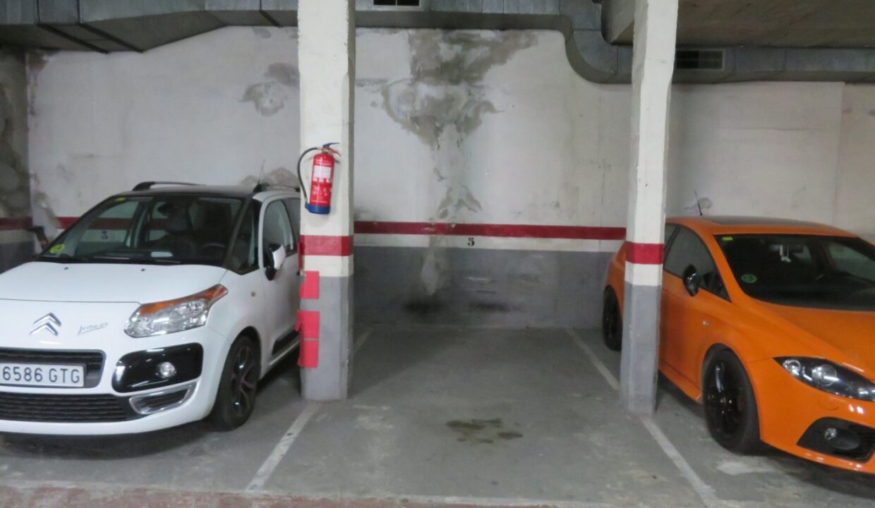 PLAZA DE PARKING EN LA CALLE ALMERIA_3