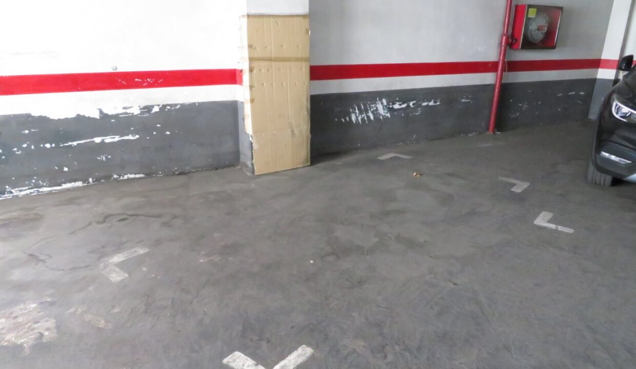 PLAZA DE PARKING EN VENTA EN LA CALLE VILADOMAT PARA COCHE PEQUEÑO_2