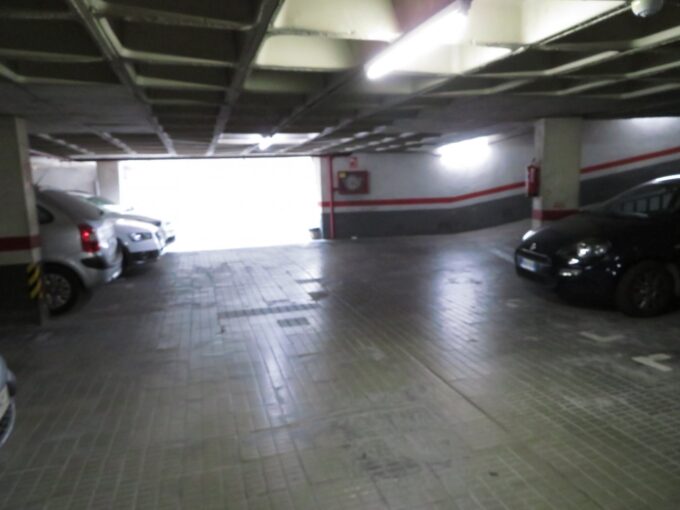 PLAZA DE PARKING EN VENTA EN LA CALLE VILADOMAT PARA COCHE PEQUEÑO_1