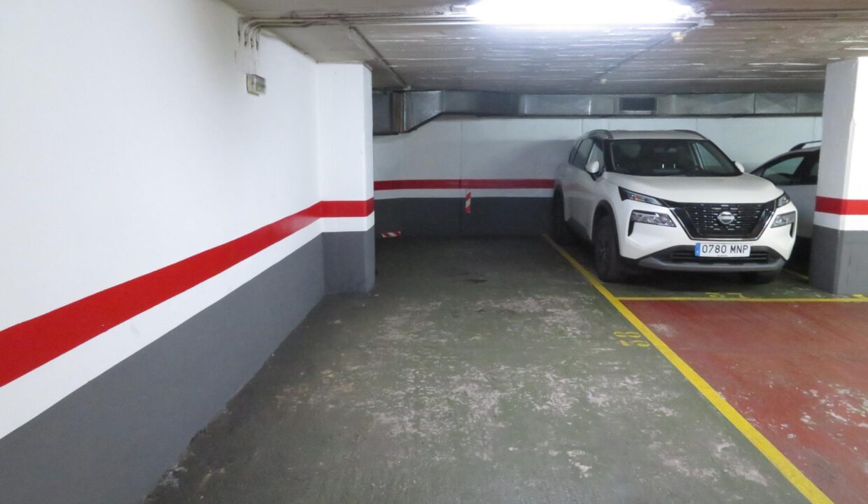 PLAZA DE PARKING EN VENTA PARA COCHE GRANDE EN LA CALLE SEPULVEDA_2