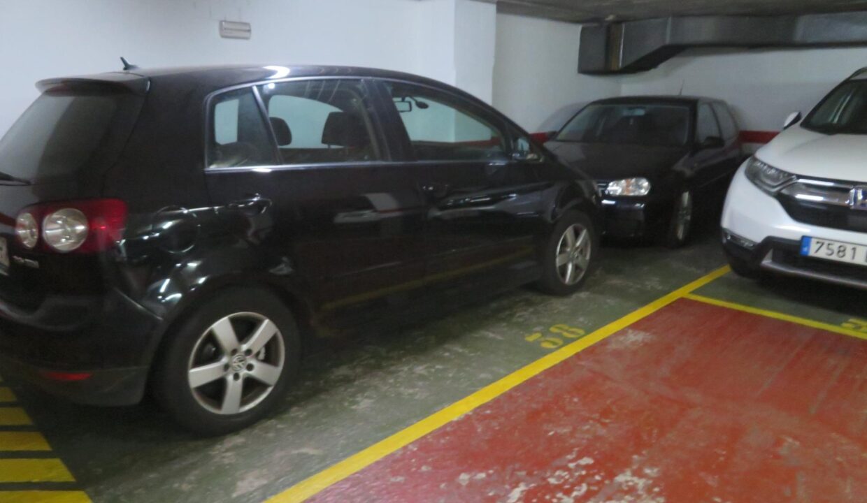 PLAZA DE PARKING EN VENTA PARA COCHE GRANDE EN LA CALLE SEPULVEDA_4